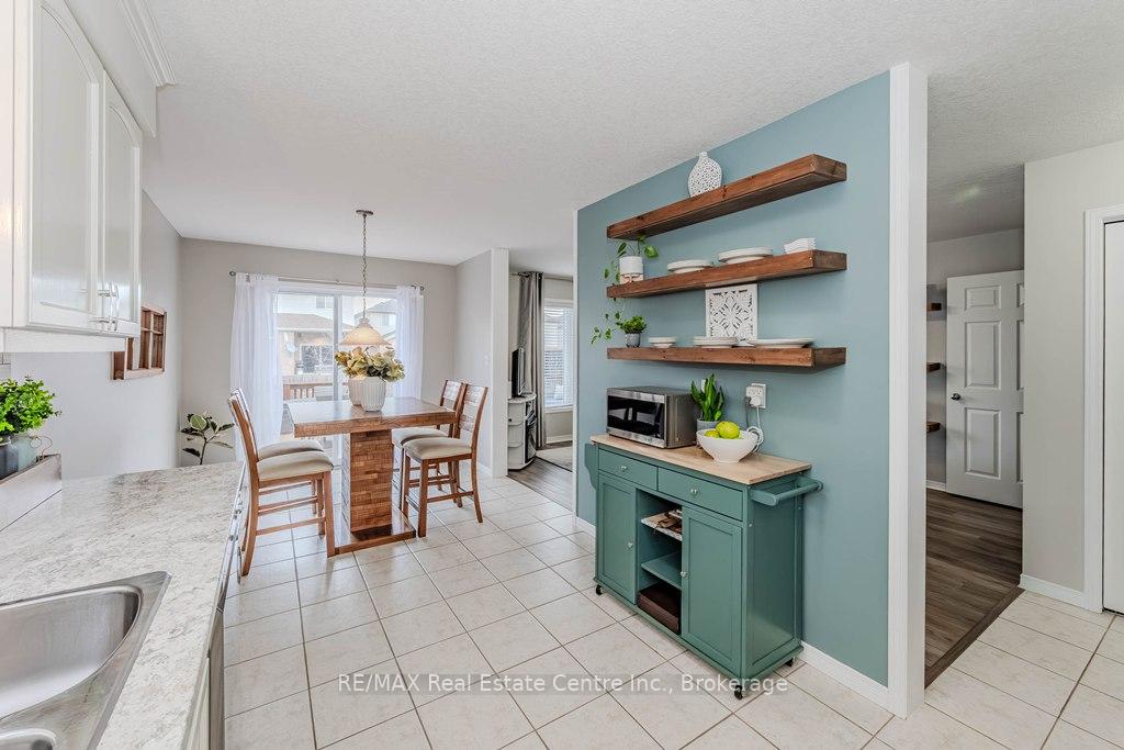 Photo 12 of 17 Hasler Crescent, Guelph, Pineridge/Westminster Woods — HOMEH
