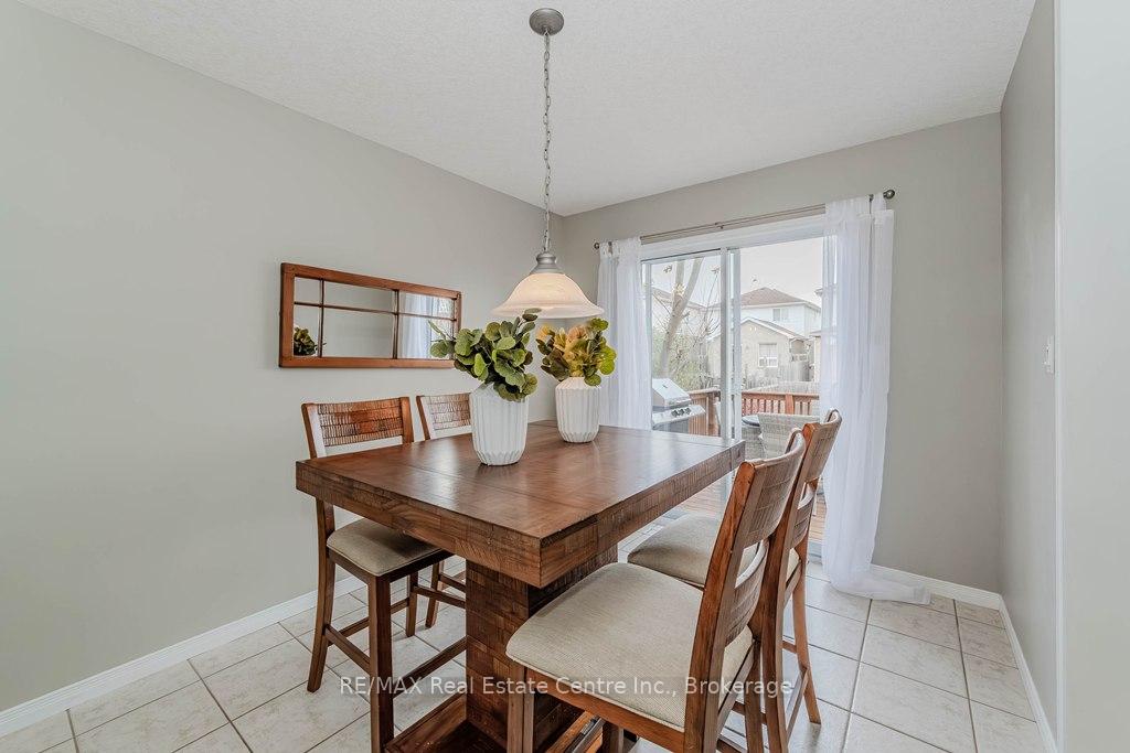 Photo 14 of 17 Hasler Crescent, Guelph, Pineridge/Westminster Woods — HOMEH