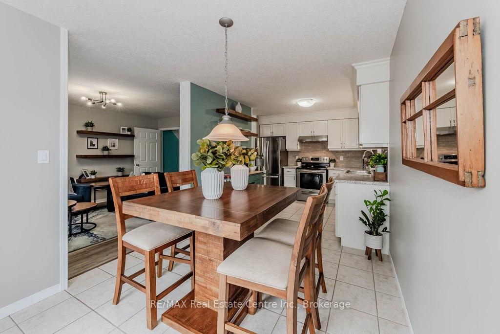 Photo 15 of 17 Hasler Crescent, Guelph, Pineridge/Westminster Woods — HOMEH