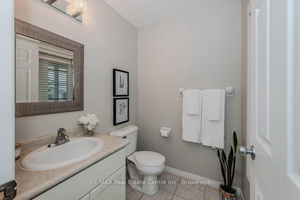 Photo 16 of 17 Hasler Crescent, Guelph, Pineridge/Westminster Woods — HOMEH
