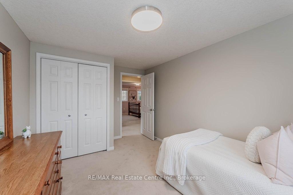Photo 24 of 17 Hasler Crescent, Guelph, Pineridge/Westminster Woods — HOMEH