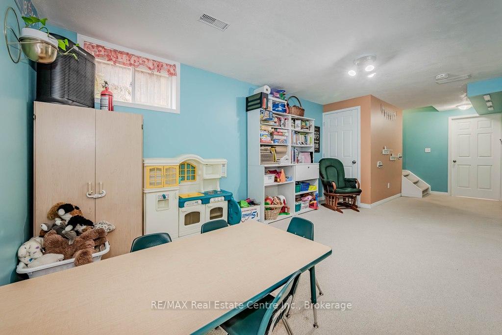 Photo 28 of 17 Hasler Crescent, Guelph, Pineridge/Westminster Woods — HOMEH