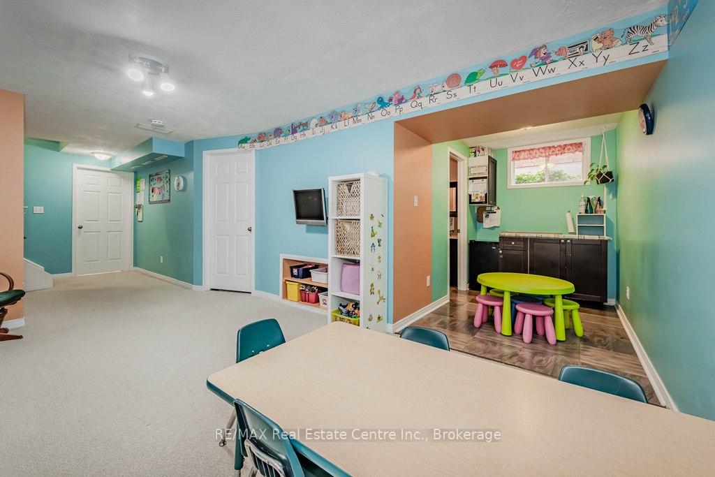 Photo 29 of 17 Hasler Crescent, Guelph, Pineridge/Westminster Woods — HOMEH