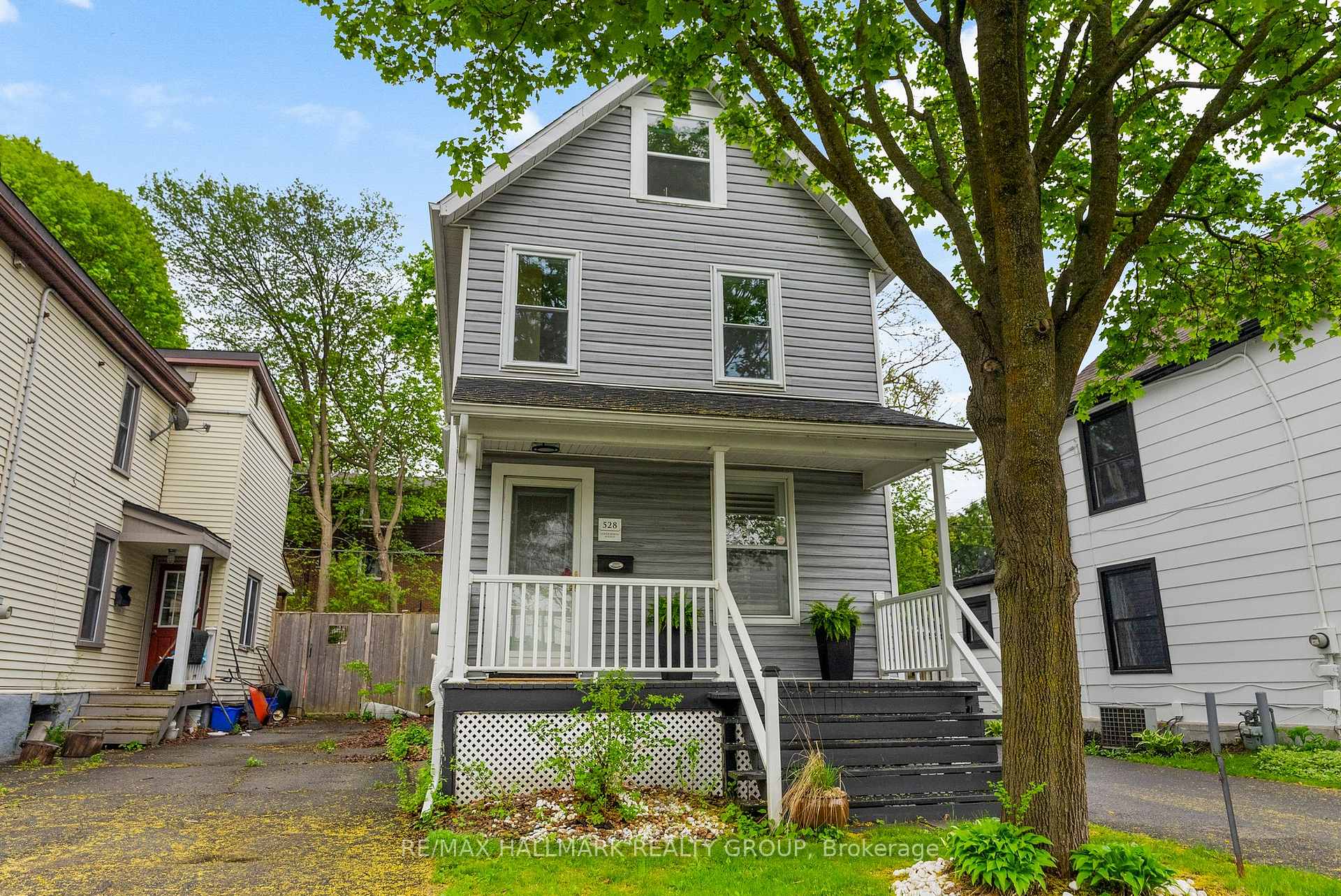 Photo 2 of 528 Lower Byron Avenue, Ottawa, McKellar/Highland — HOMEH