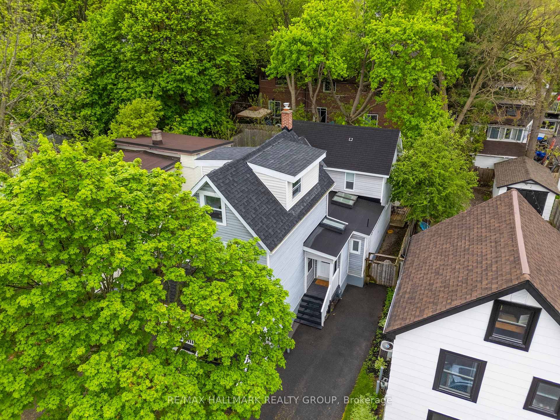 Photo 3 of 528 Lower Byron Avenue, Ottawa, McKellar/Highland — HOMEH