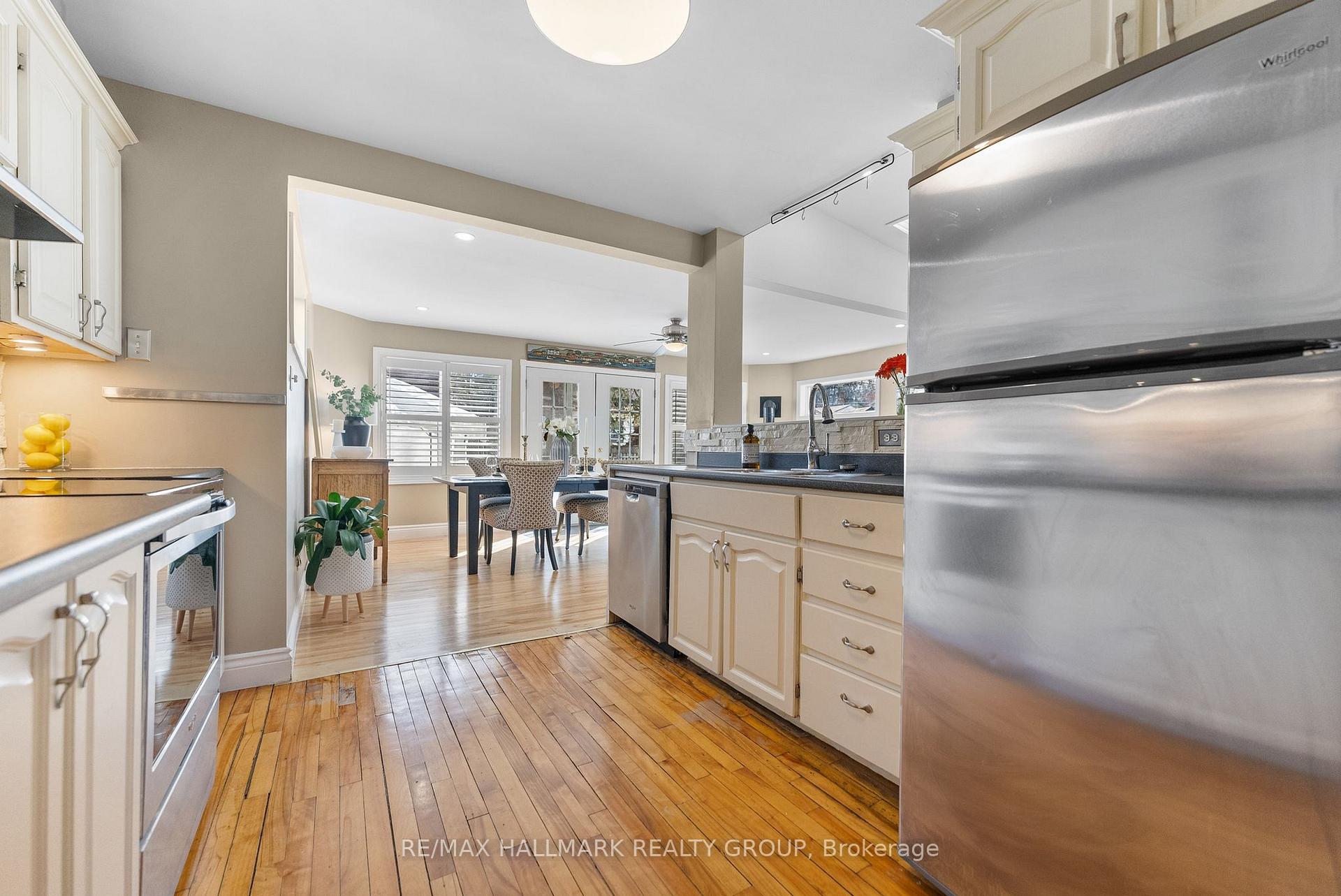 Photo 18 of 528 Lower Byron Avenue, Ottawa, McKellar/Highland — HOMEH