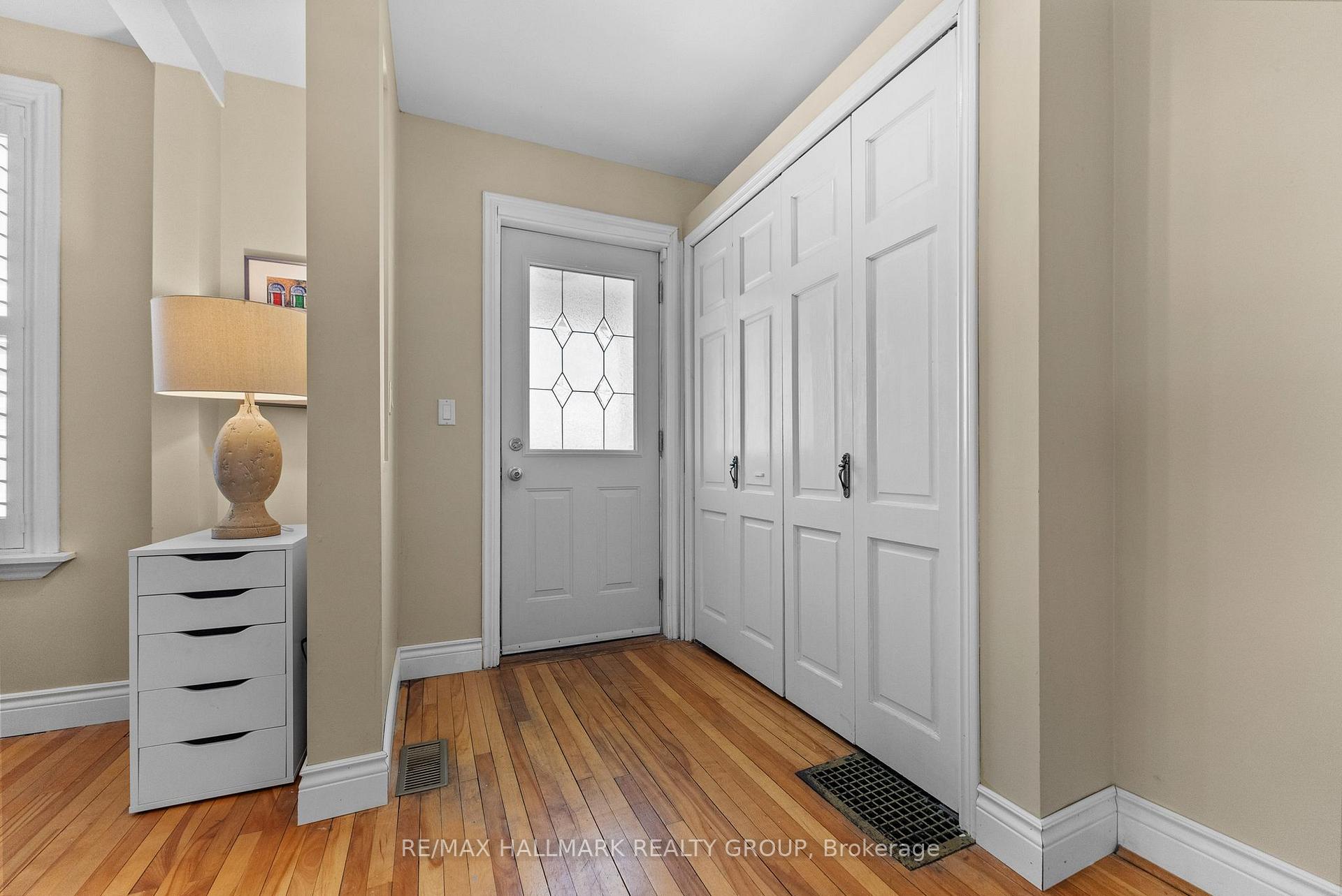 Photo 22 of 528 Lower Byron Avenue, Ottawa, McKellar/Highland — HOMEH