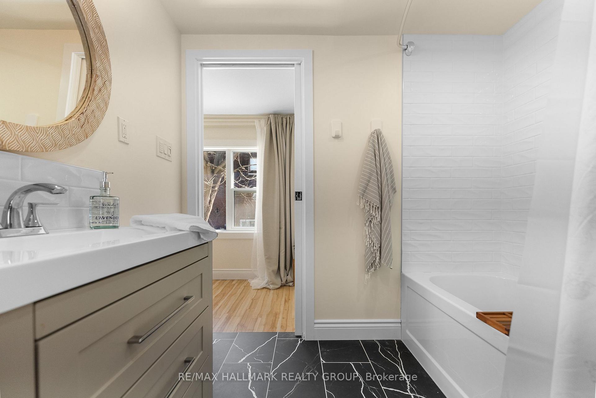 Photo 29 of 528 Lower Byron Avenue, Ottawa, McKellar/Highland — HOMEH