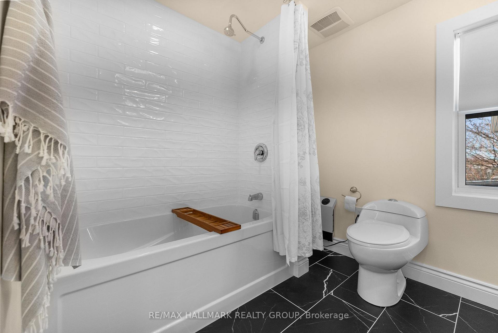 Photo 30 of 528 Lower Byron Avenue, Ottawa, McKellar/Highland — HOMEH
