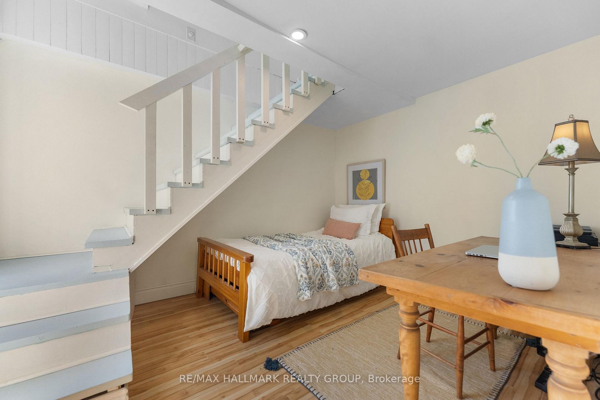 Photo 34 of 528 Lower Byron Avenue, Ottawa, McKellar/Highland — HOMEH