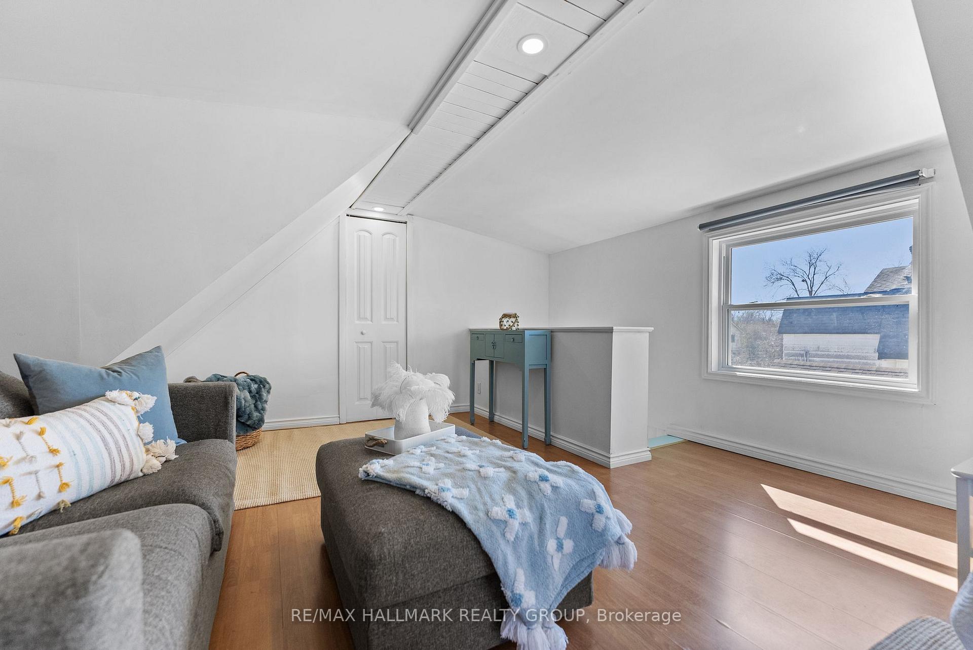 Photo 36 of 528 Lower Byron Avenue, Ottawa, McKellar/Highland — HOMEH