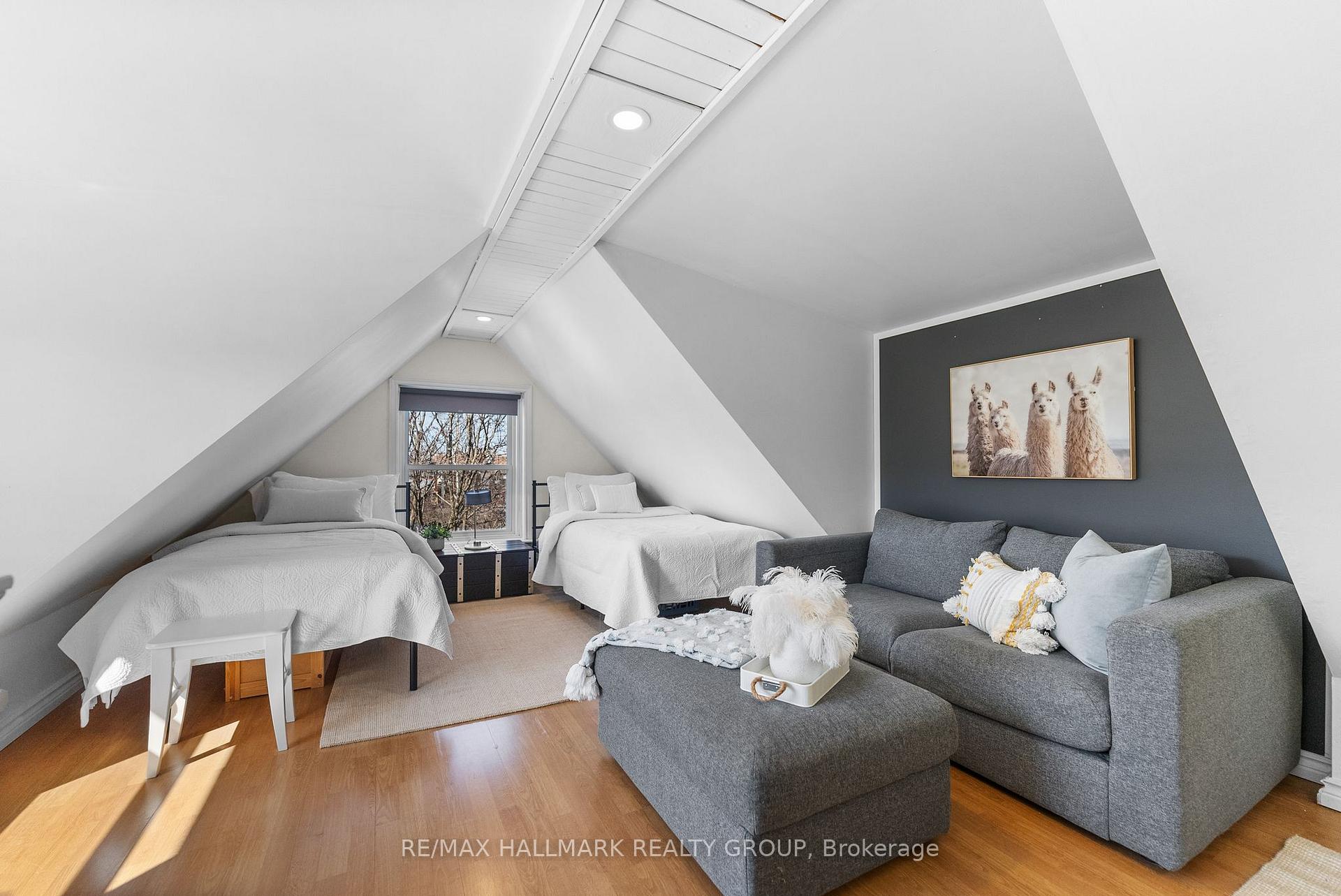 Photo 37 of 528 Lower Byron Avenue, Ottawa, McKellar/Highland — HOMEH