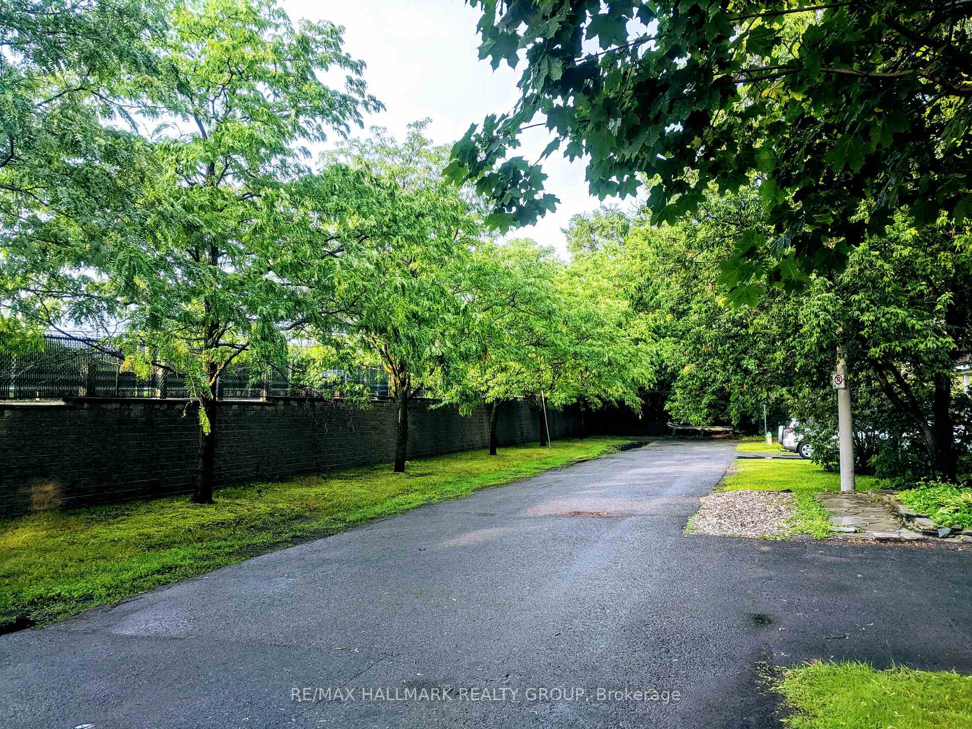 Photo 46 of 528 Lower Byron Avenue, Ottawa, McKellar/Highland — HOMEH