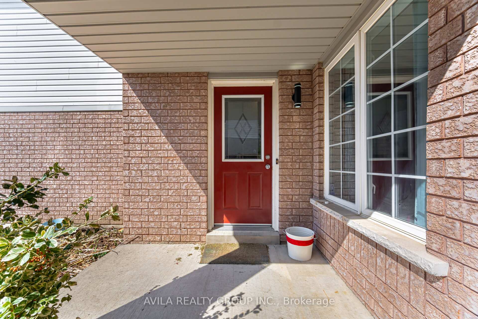 Photo 4 of 75 Heritage Court, Barrie, Painswick South — HOMEH