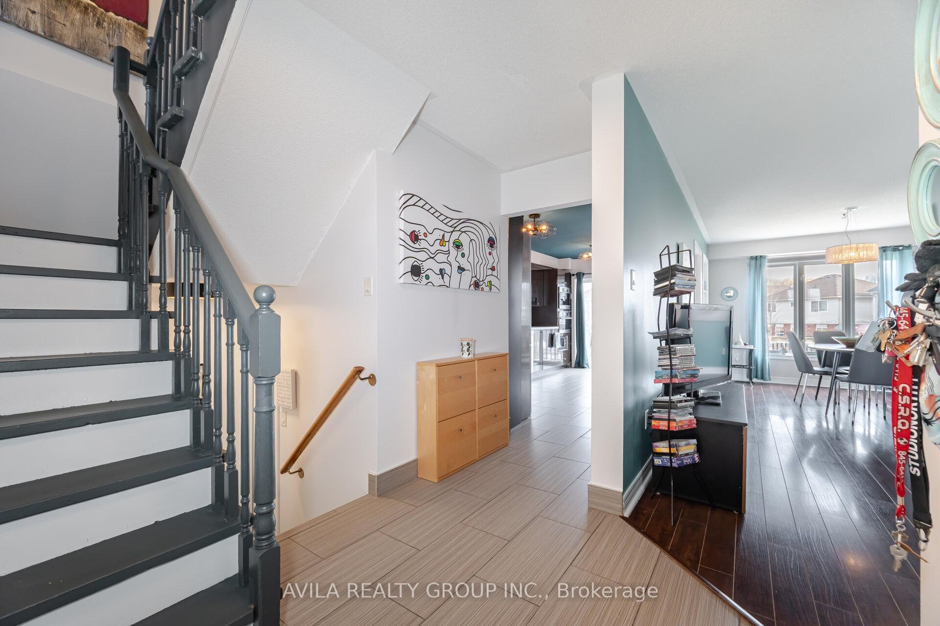 Photo 6 of 75 Heritage Court, Barrie, Painswick South — HOMEH