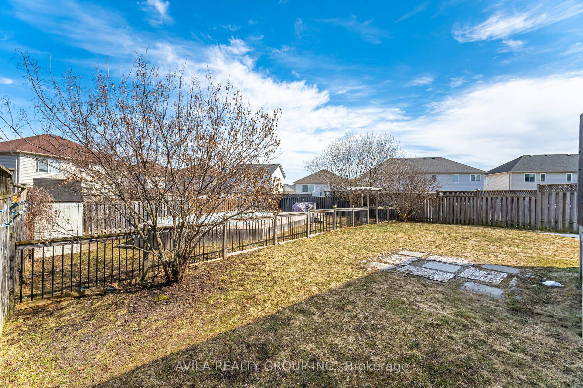 Photo 43 of 75 Heritage Court, Barrie, Painswick South — HOMEH