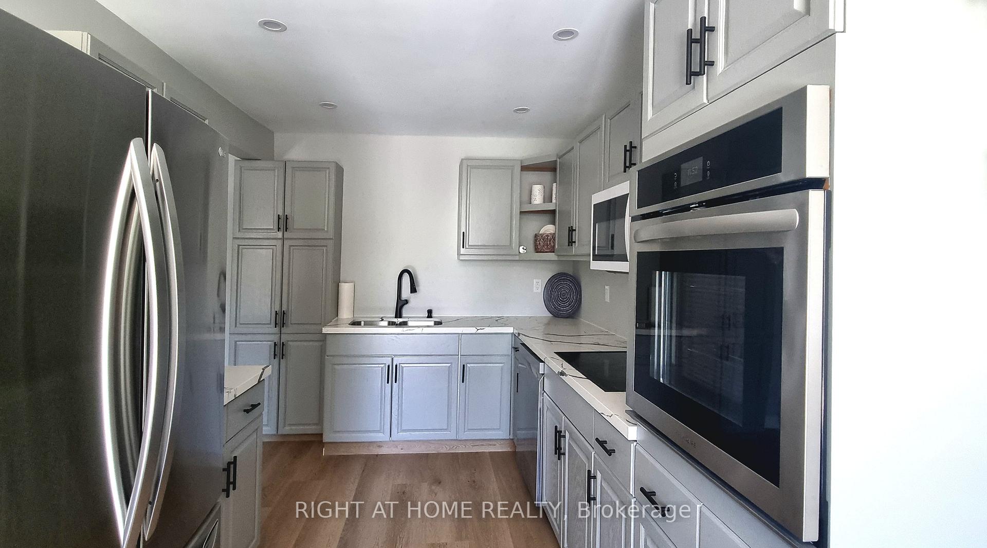 Photo 2 of 88 Kipling Place, Barrie, Letitia Heights — HOMEH