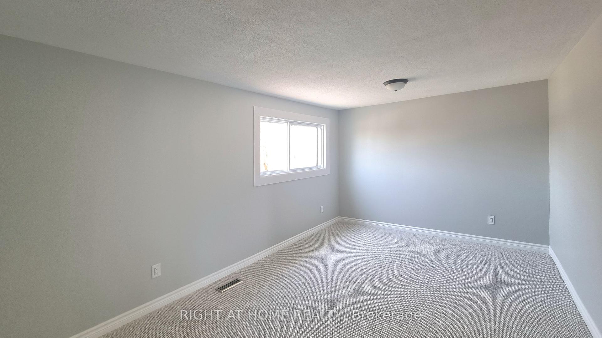Photo 4 of 88 Kipling Place, Barrie, Letitia Heights — HOMEH