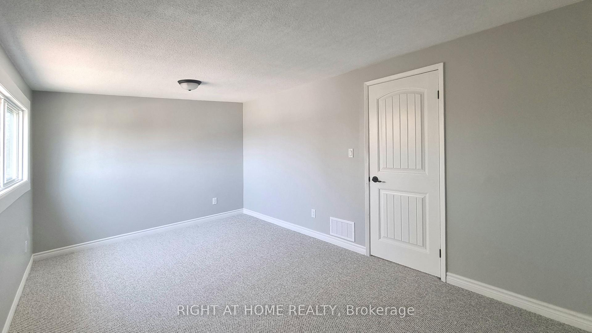 Photo 5 of 88 Kipling Place, Barrie, Letitia Heights — HOMEH