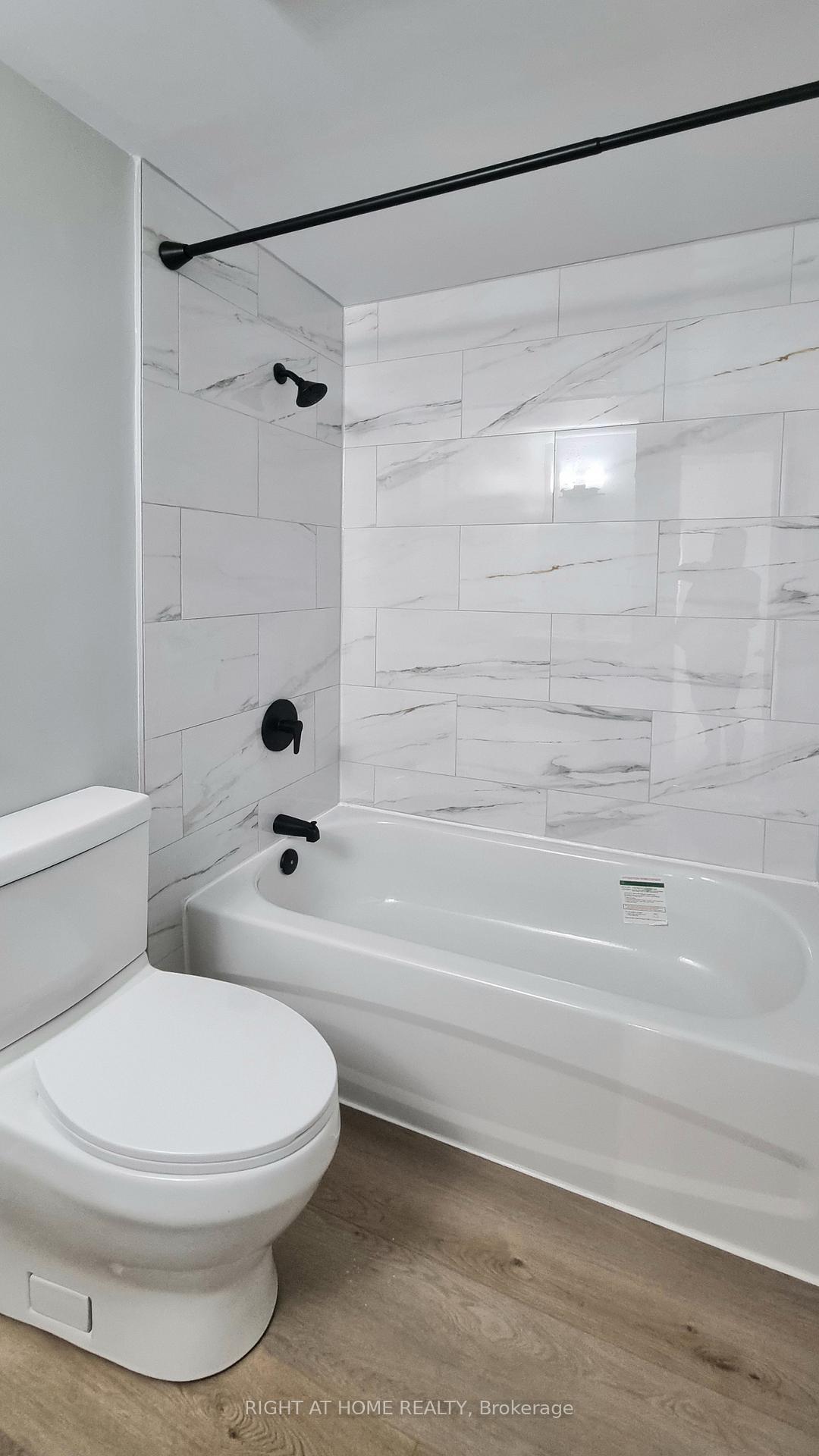 Photo 6 of 88 Kipling Place, Barrie, Letitia Heights — HOMEH