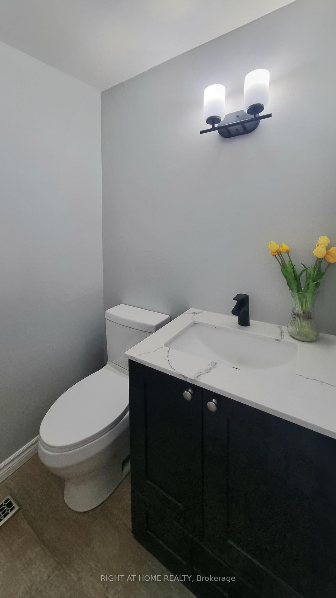 Photo 11 of 88 Kipling Place, Barrie, Letitia Heights — HOMEH