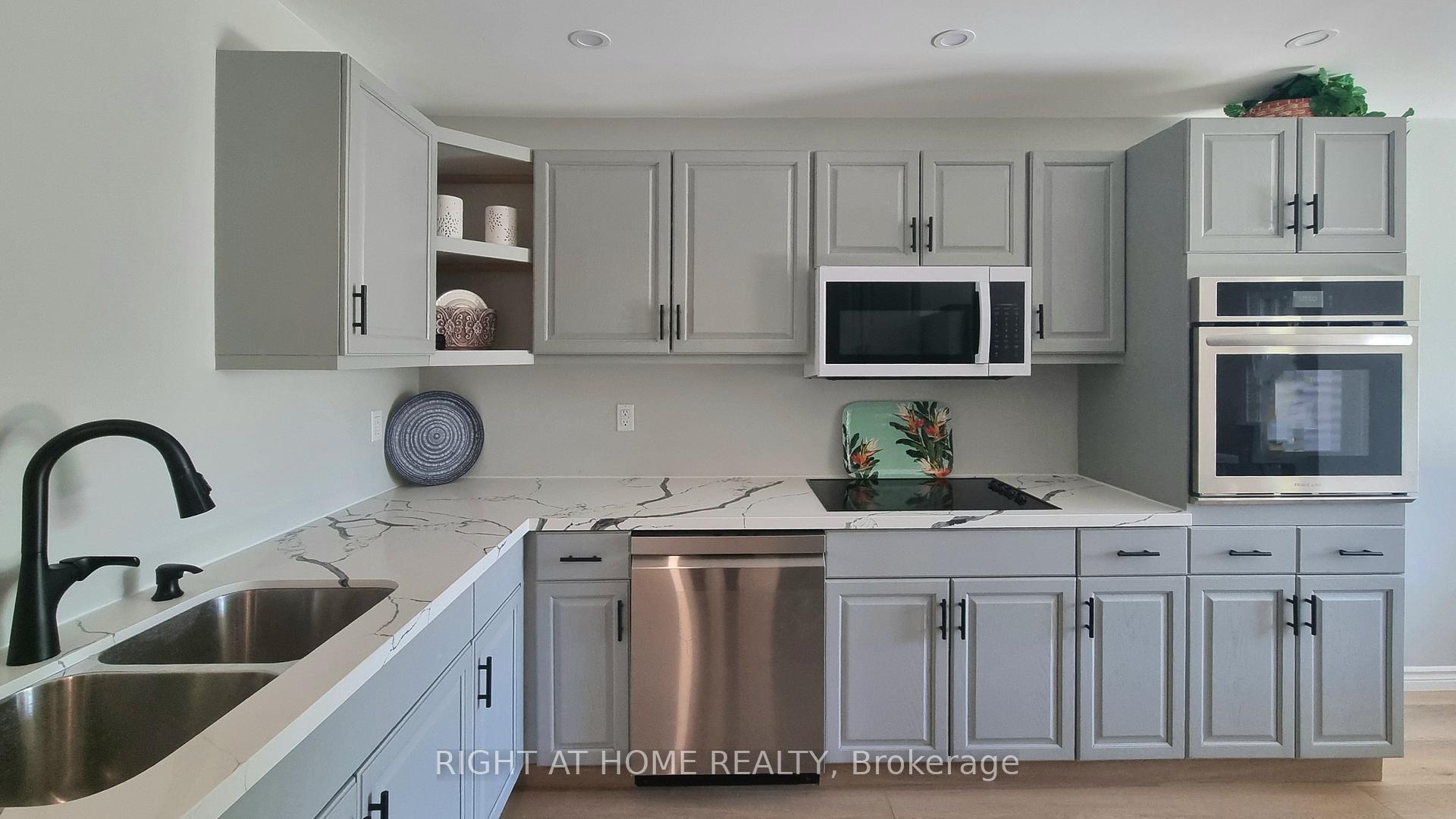 Photo 12 of 88 Kipling Place, Barrie, Letitia Heights — HOMEH