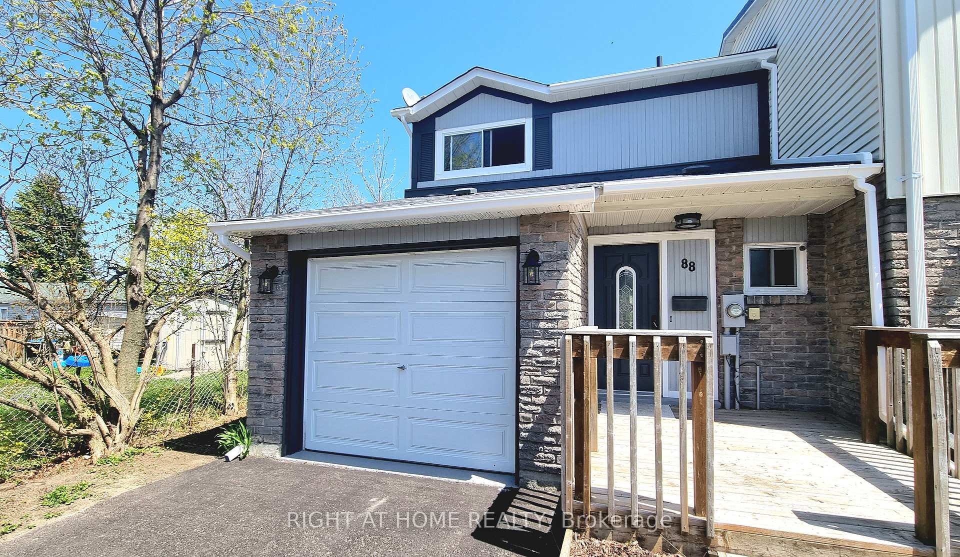 Photo 17 of 88 Kipling Place, Barrie, Letitia Heights — HOMEH