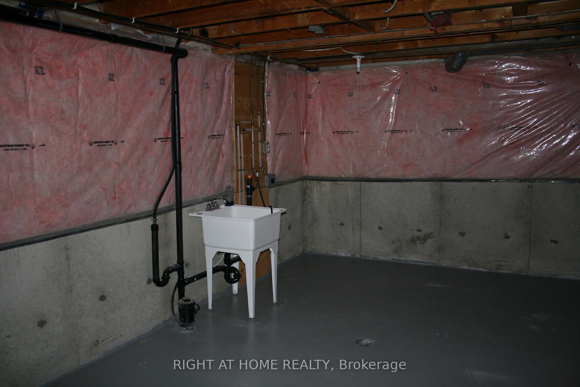 Photo 20 of 88 Kipling Place, Barrie, Letitia Heights — HOMEH