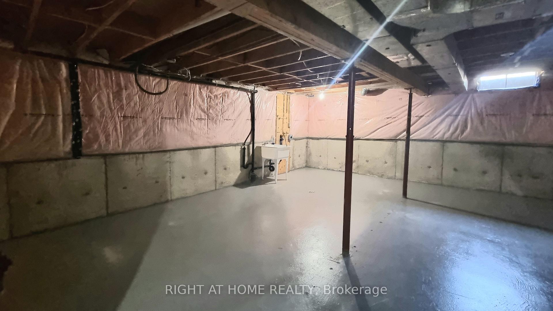 Photo 21 of 88 Kipling Place, Barrie, Letitia Heights — HOMEH