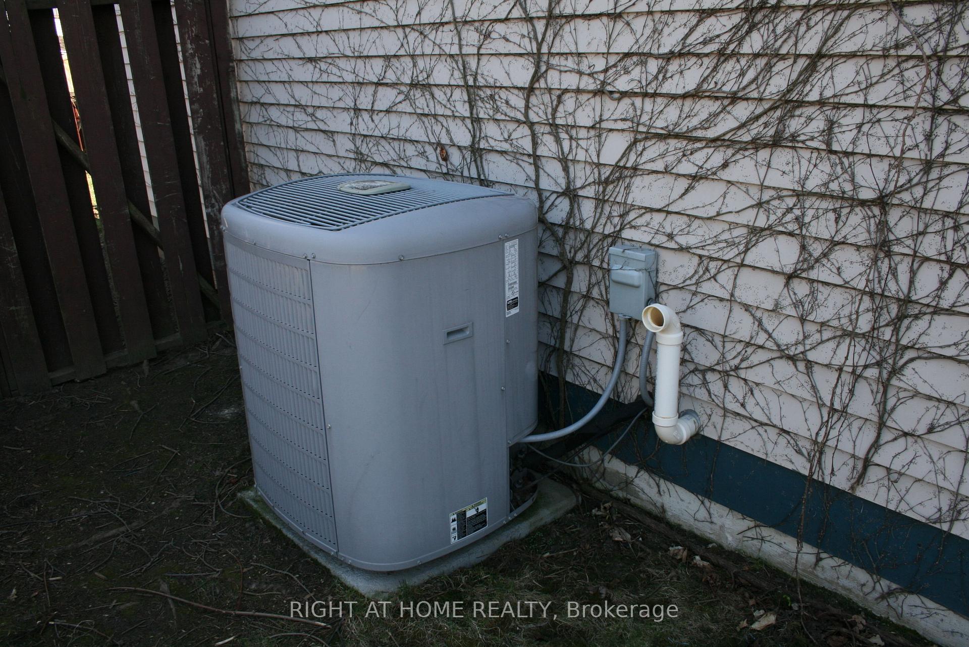 Photo 22 of 88 Kipling Place, Barrie, Letitia Heights — HOMEH