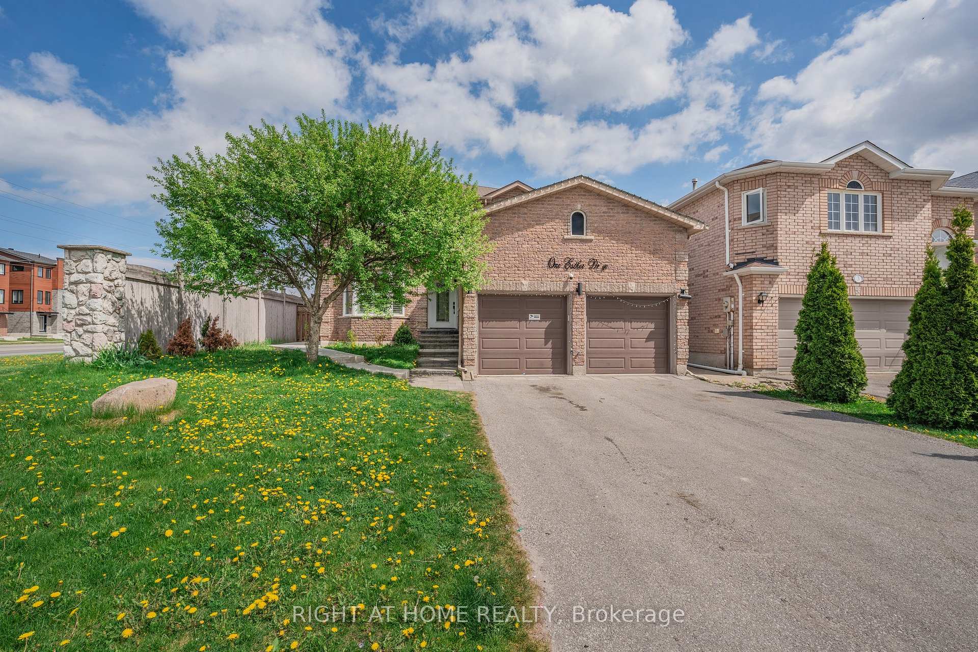 Photo 2 of 1 Esther Drive, Barrie, Painswick South — HOMEH