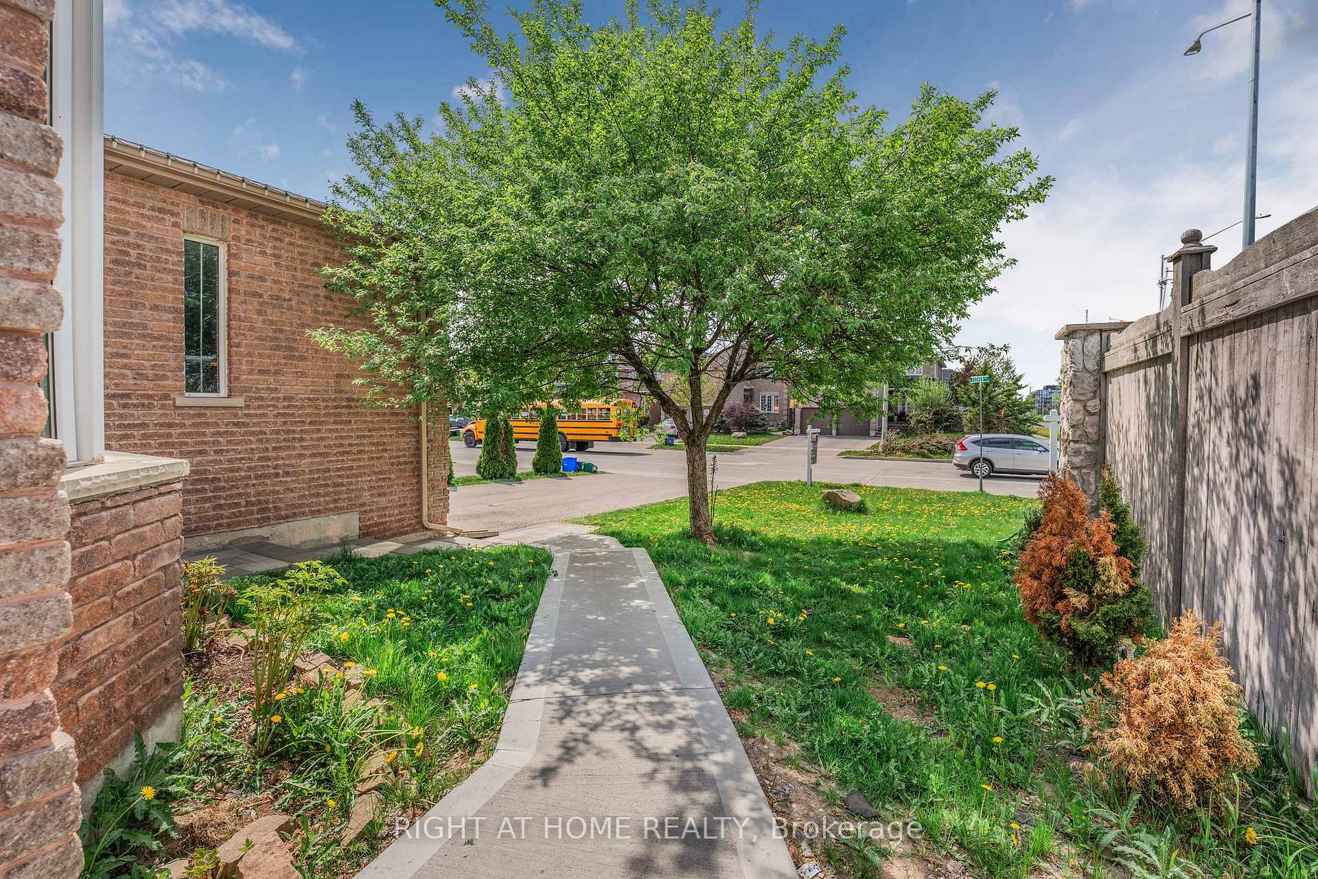 Photo 4 of 1 Esther Drive, Barrie, Painswick South — HOMEH