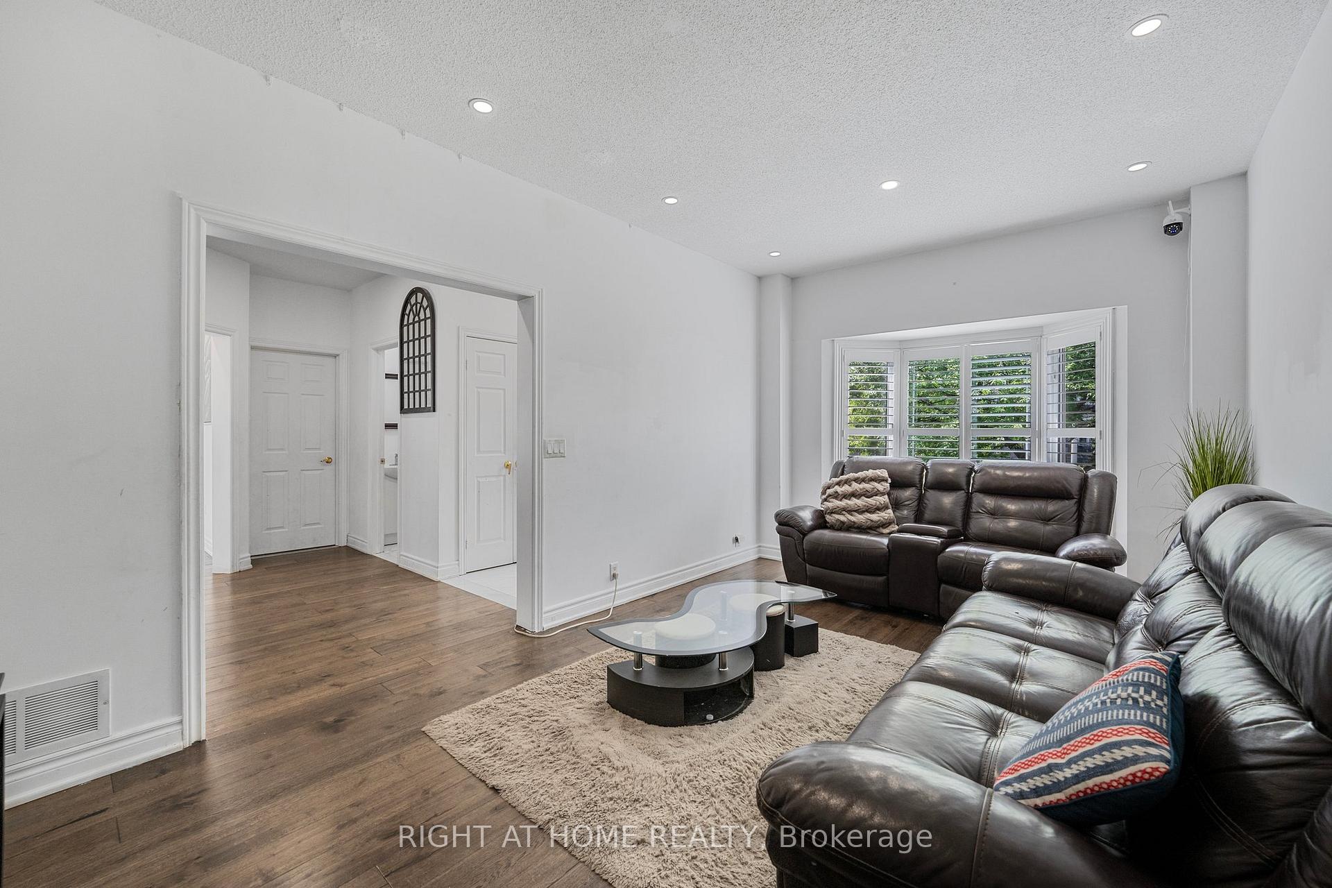 Photo 8 of 1 Esther Drive, Barrie, Painswick South — HOMEH