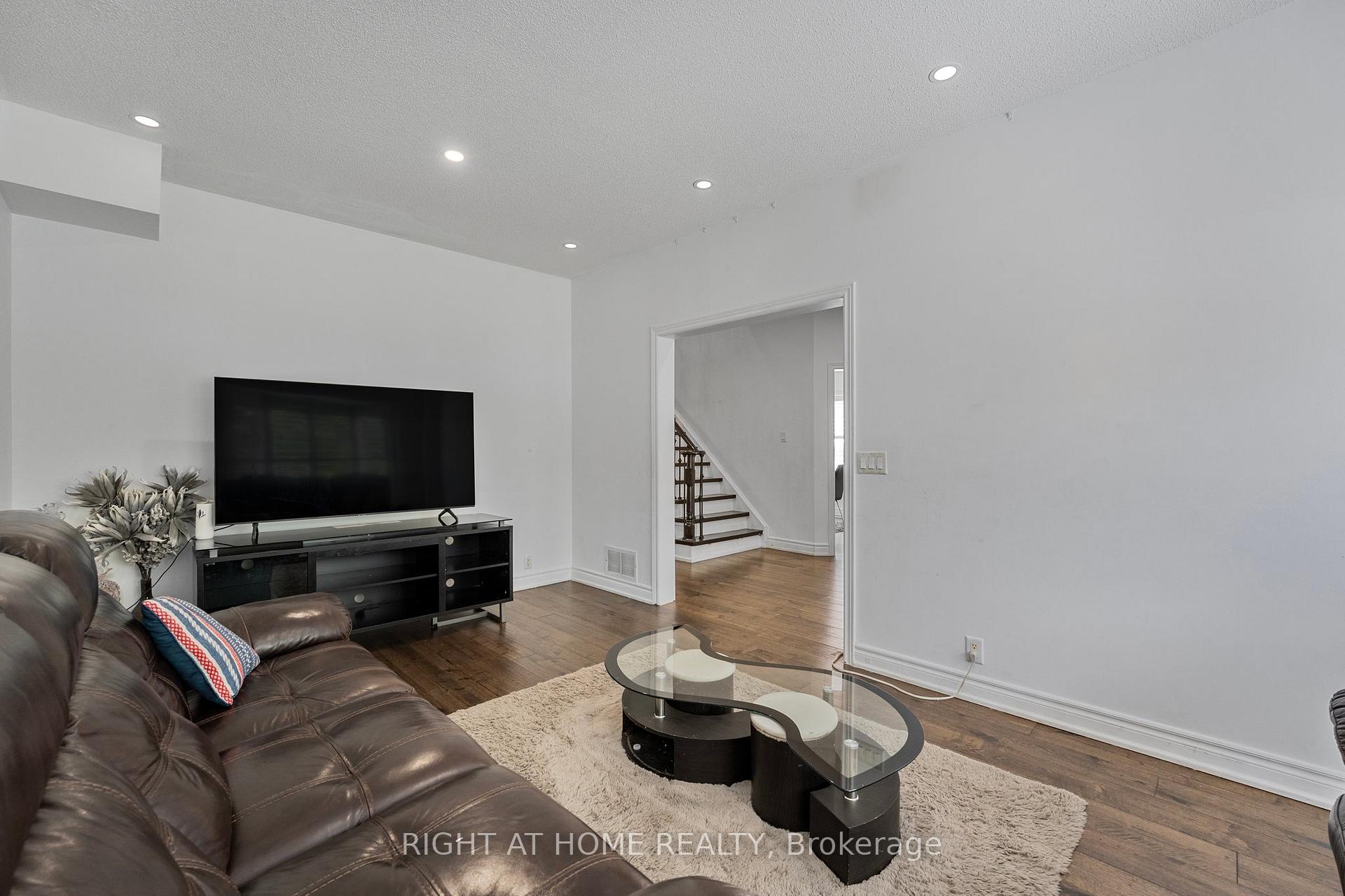 Photo 9 of 1 Esther Drive, Barrie, Painswick South — HOMEH