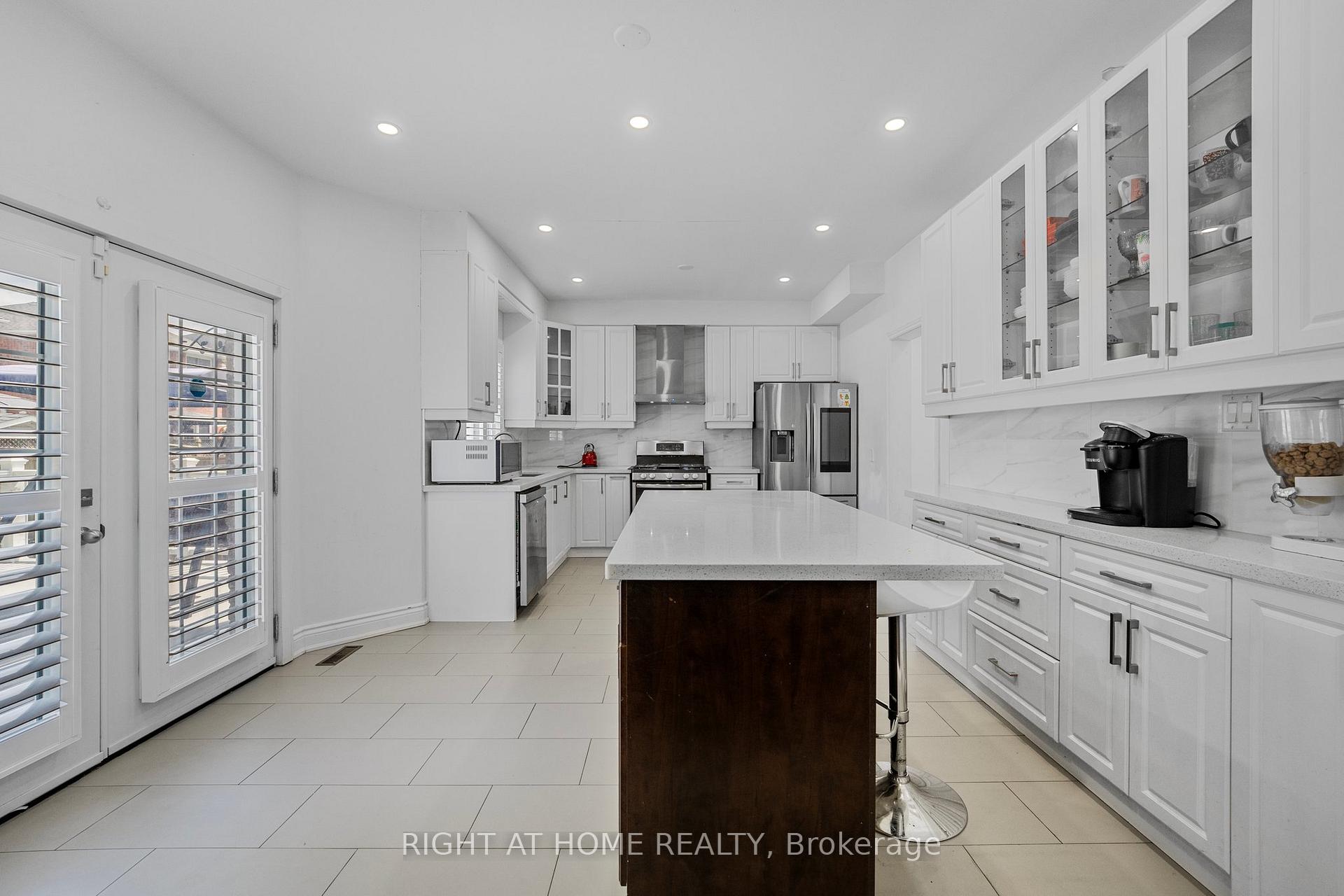 Photo 14 of 1 Esther Drive, Barrie, Painswick South — HOMEH