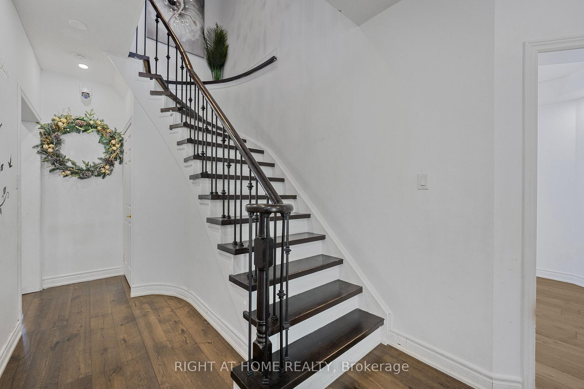 Photo 25 of 1 Esther Drive, Barrie, Painswick South — HOMEH
