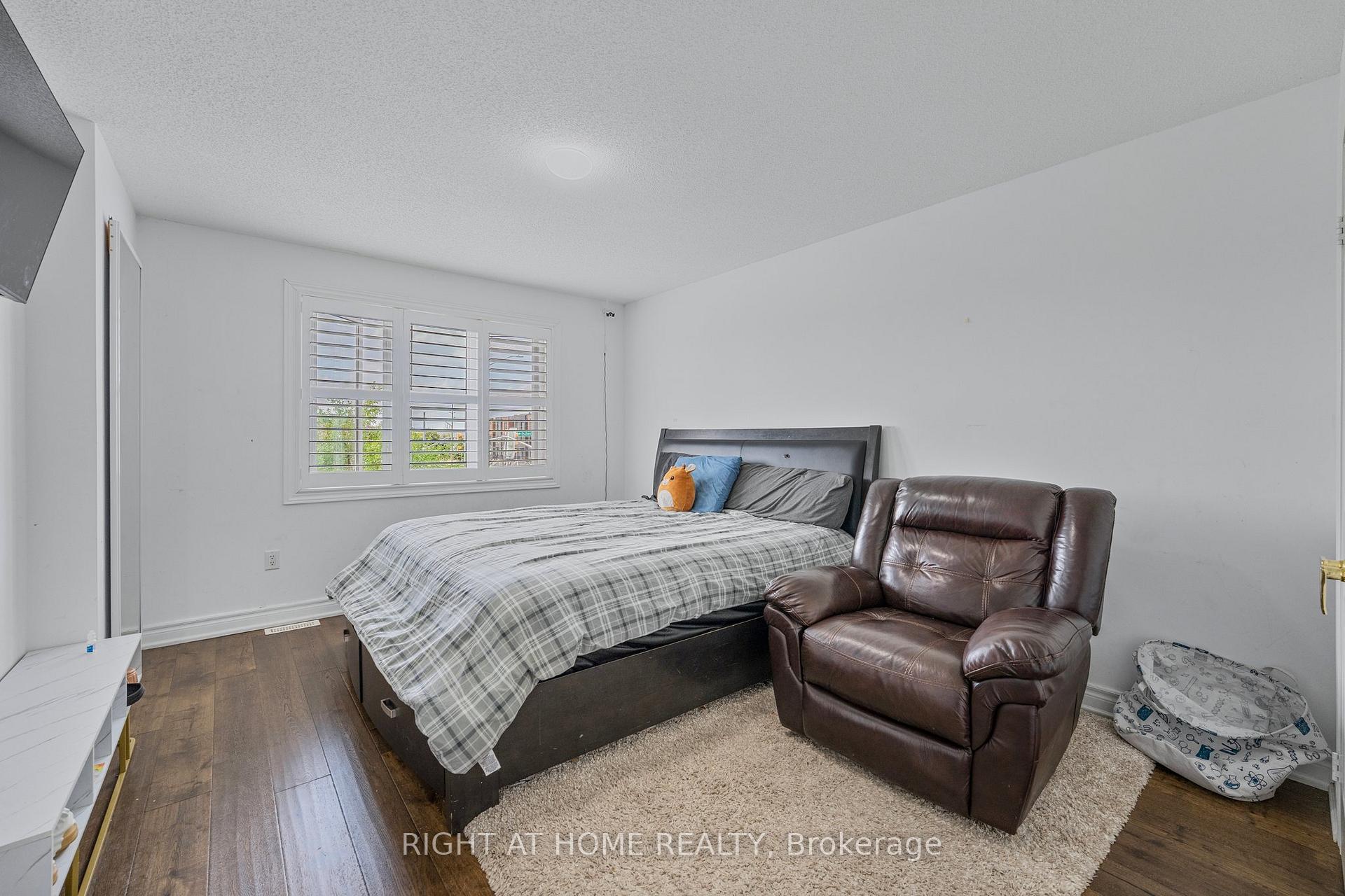 Photo 32 of 1 Esther Drive, Barrie, Painswick South — HOMEH