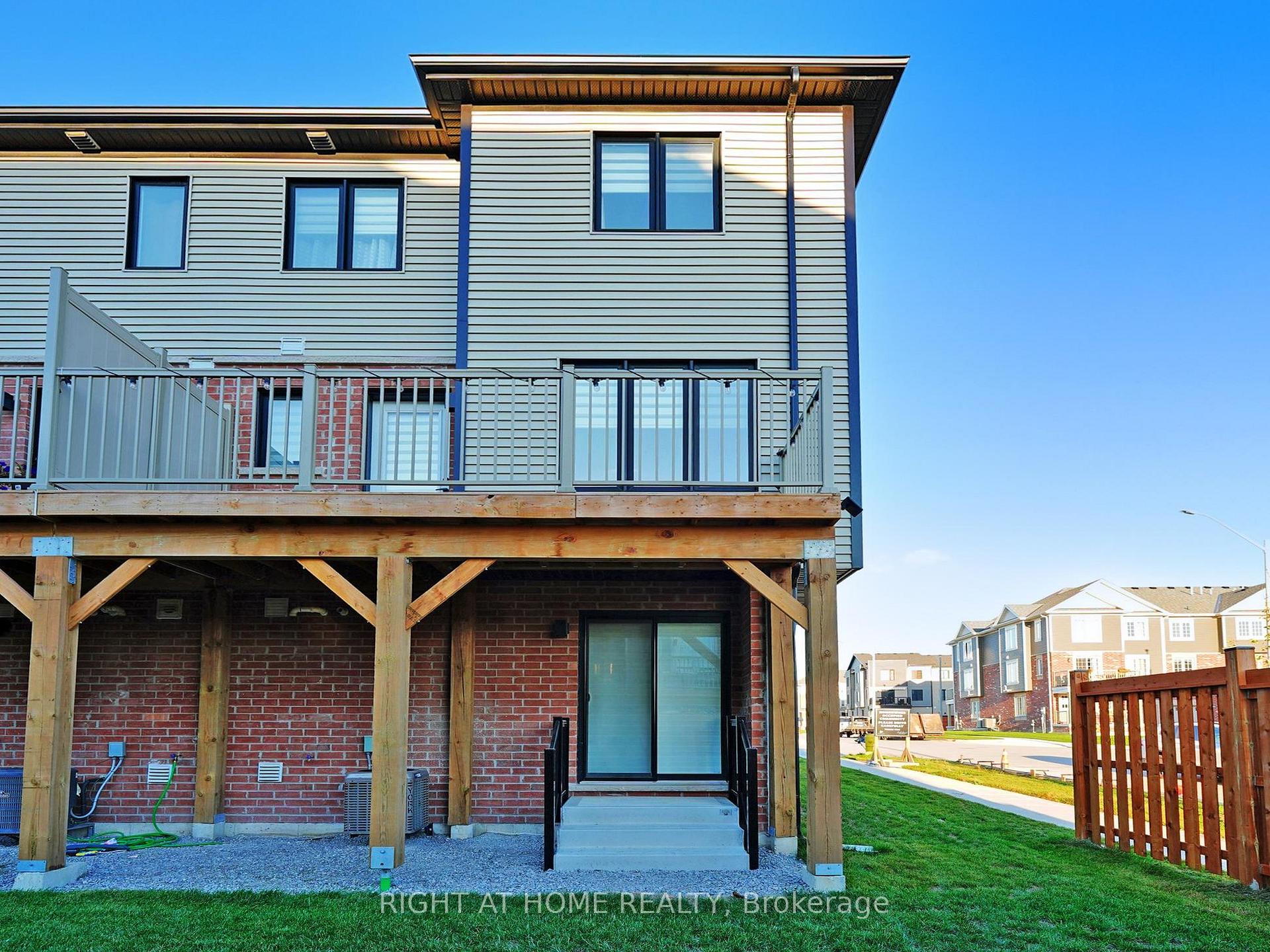 Photo 2 of 39 Hay Lane, Barrie, Rural Barrie Southeast — HOMEH