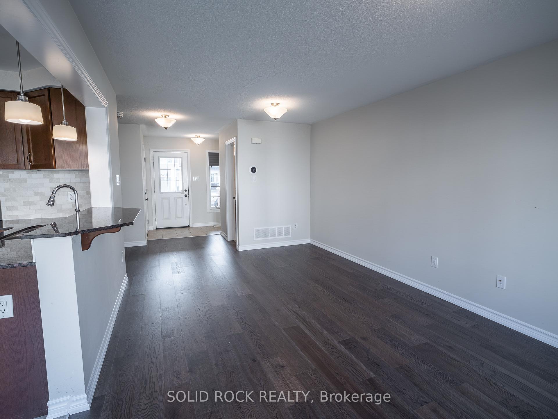 Photo 2 of 722 Logperch Circle, Ottawa, Barrhaven - Half Moon Bay — HOMEH