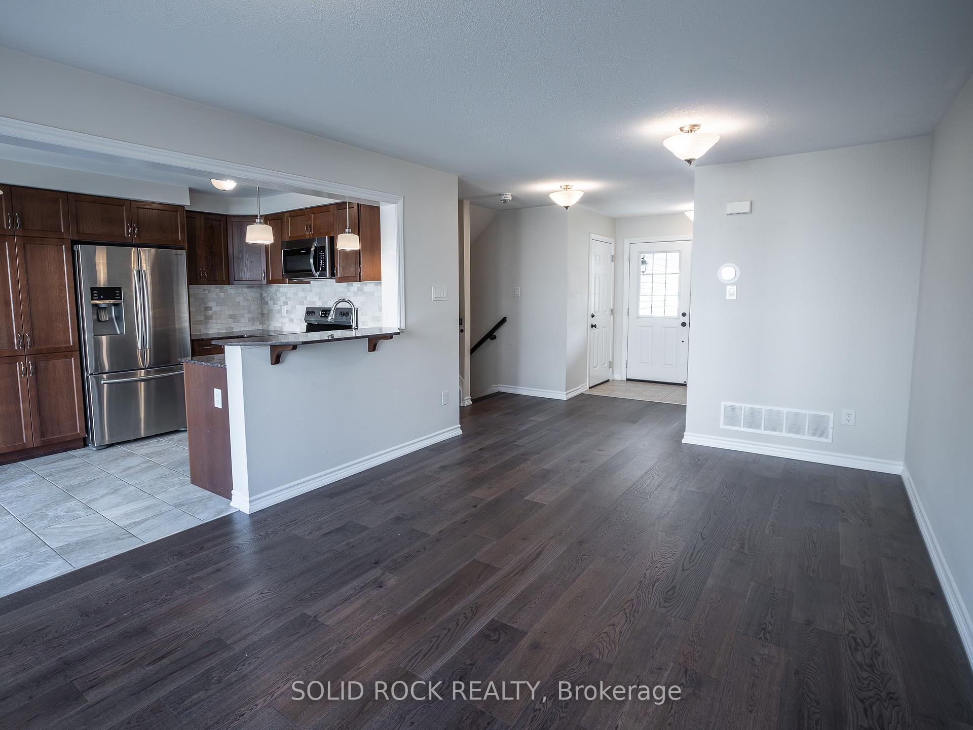 Photo 3 of 722 Logperch Circle, Ottawa, Barrhaven - Half Moon Bay — HOMEH