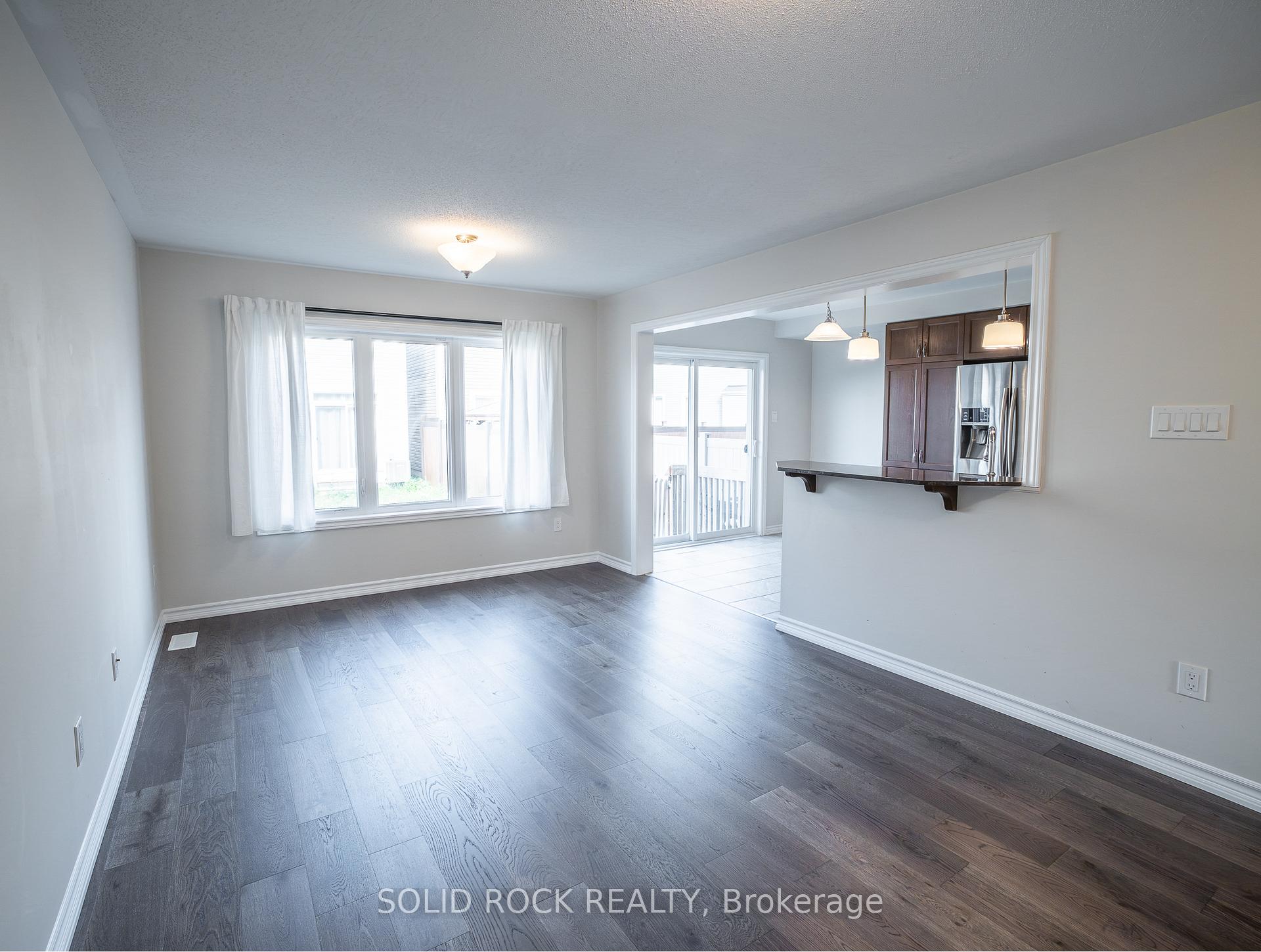Photo 5 of 722 Logperch Circle, Ottawa, Barrhaven - Half Moon Bay — HOMEH
