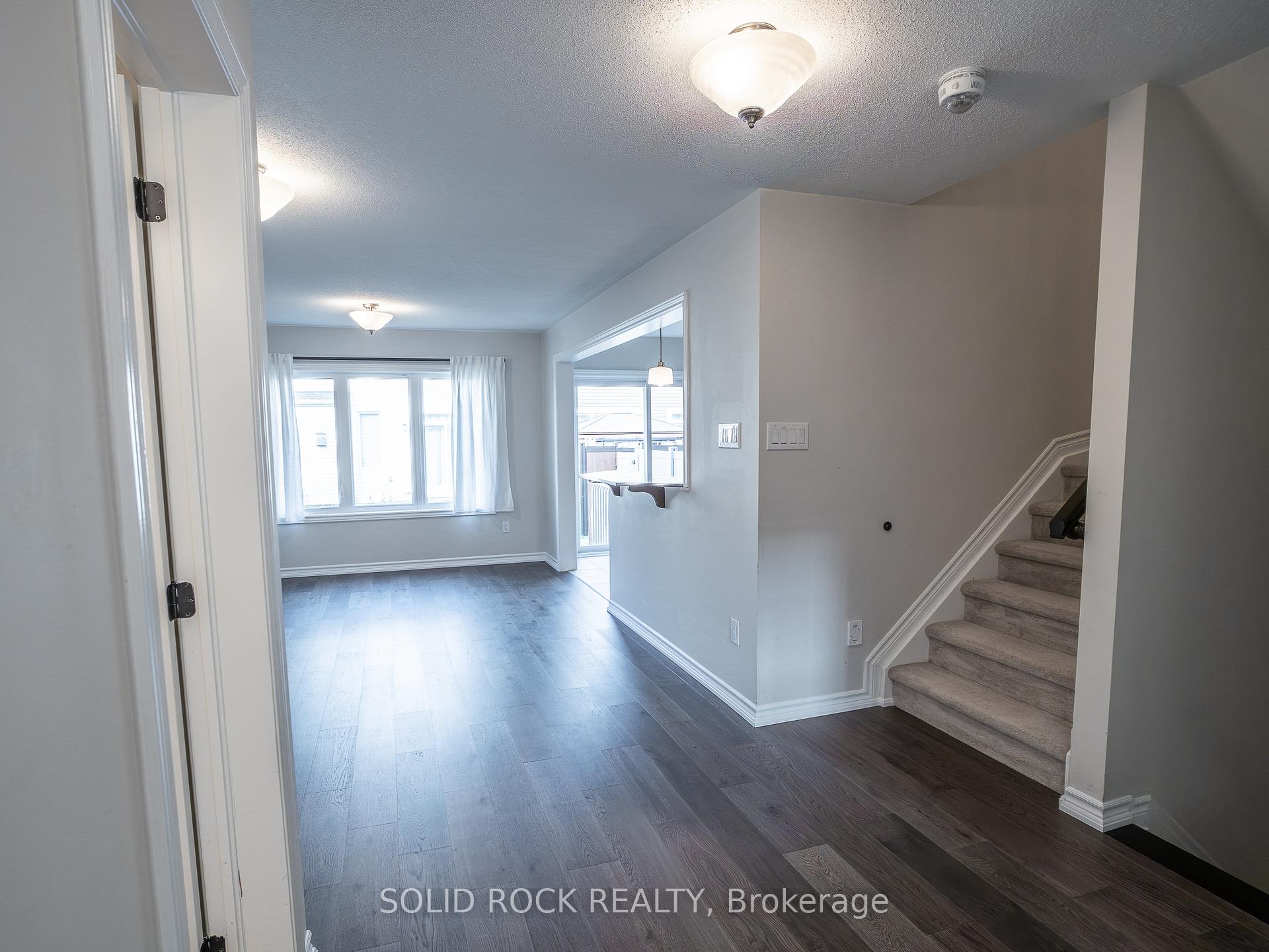 Photo 10 of 722 Logperch Circle, Ottawa, Barrhaven - Half Moon Bay — HOMEH