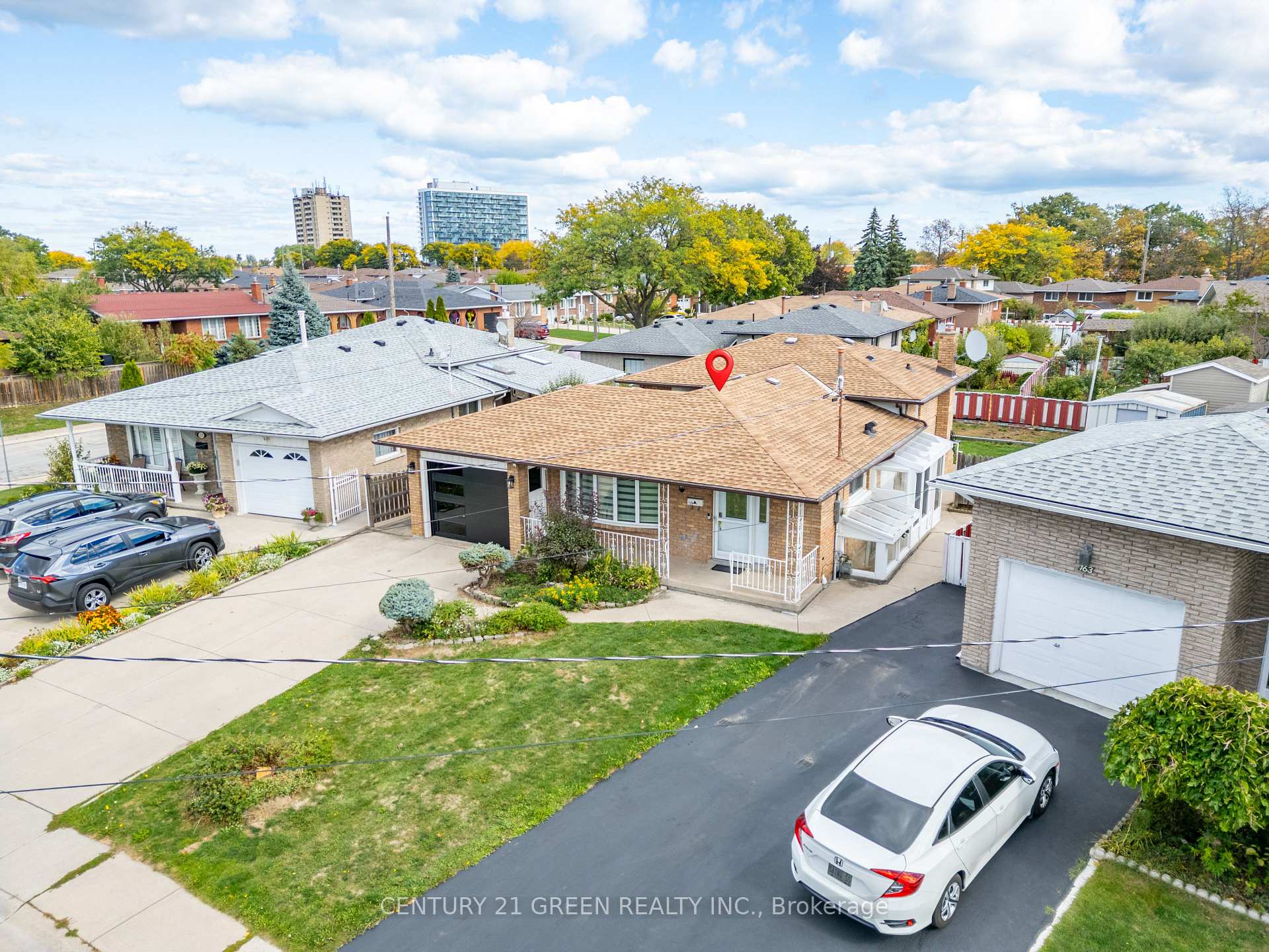 Photo 2 of 159 Bow Valley Drive, Hamilton, Riverdale — HOMEH