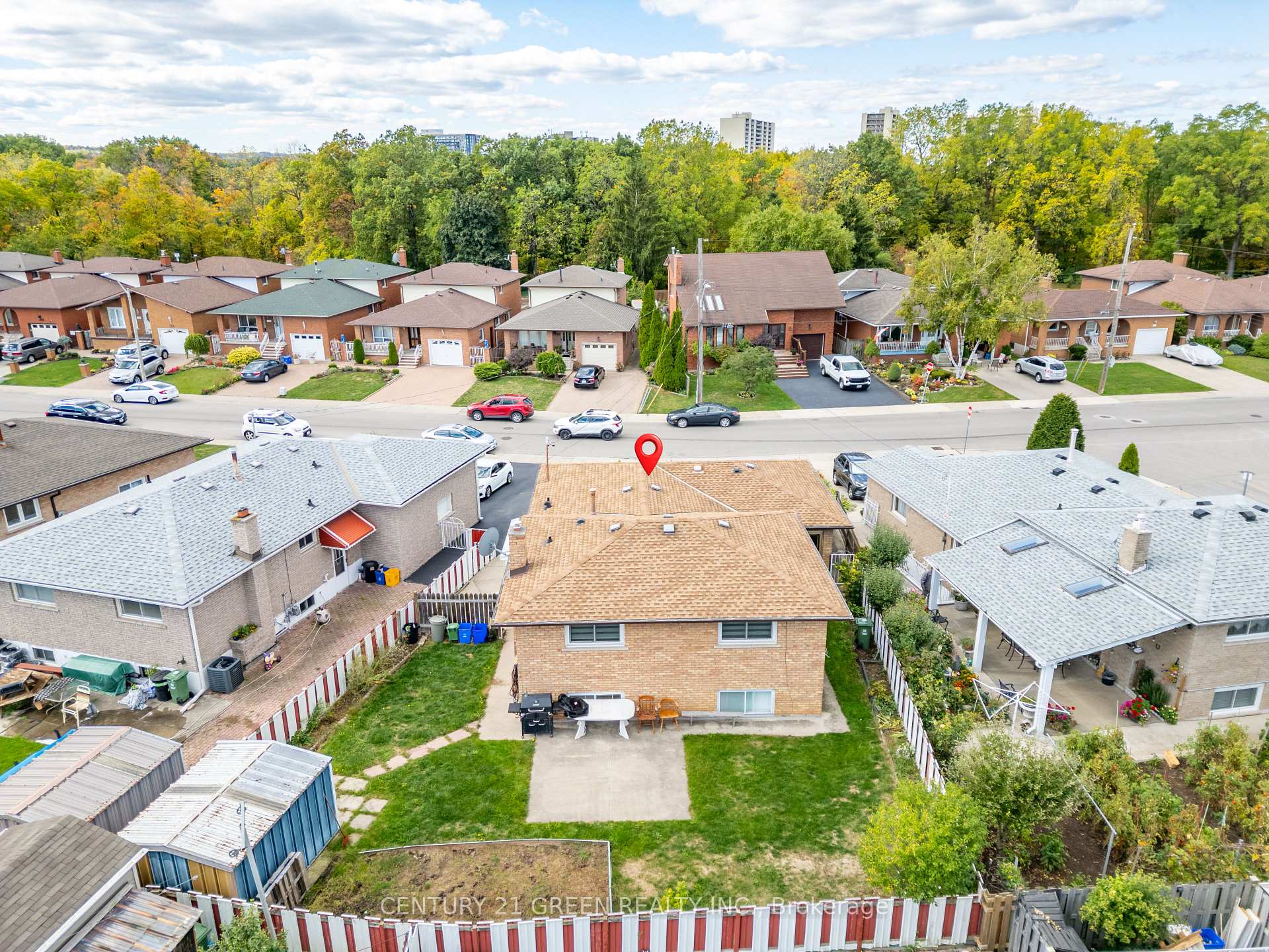 Photo 4 of 159 Bow Valley Drive, Hamilton, Riverdale — HOMEH