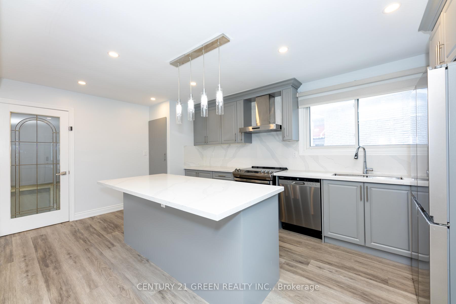 Photo 16 of 159 Bow Valley Drive, Hamilton, Riverdale — HOMEH