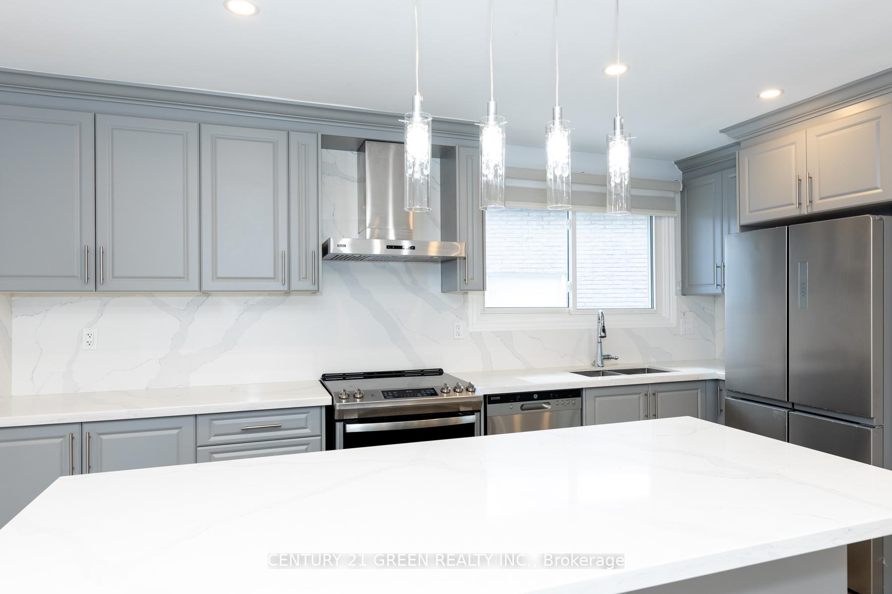 Photo 17 of 159 Bow Valley Drive, Hamilton, Riverdale — HOMEH