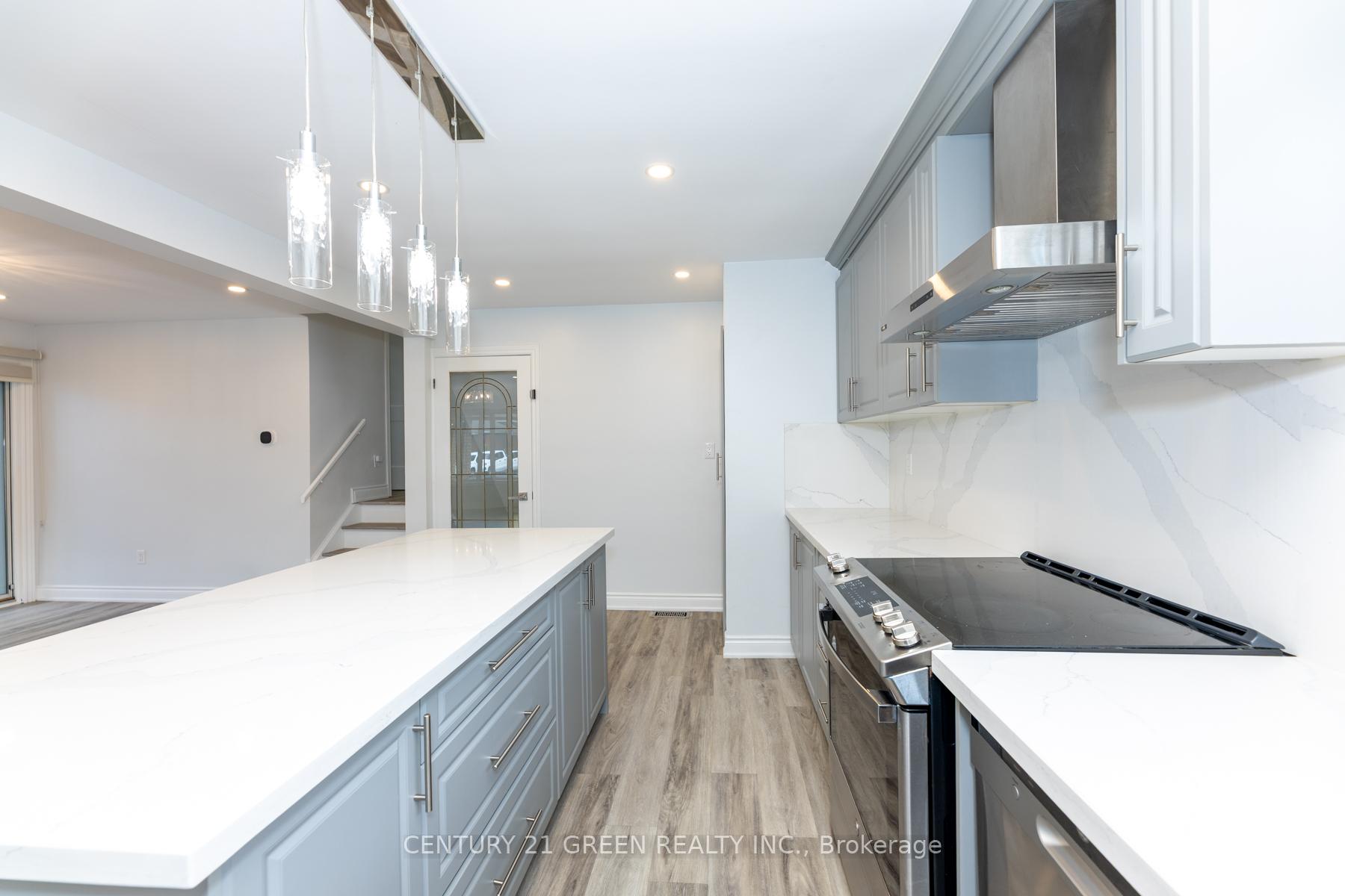Photo 19 of 159 Bow Valley Drive, Hamilton, Riverdale — HOMEH