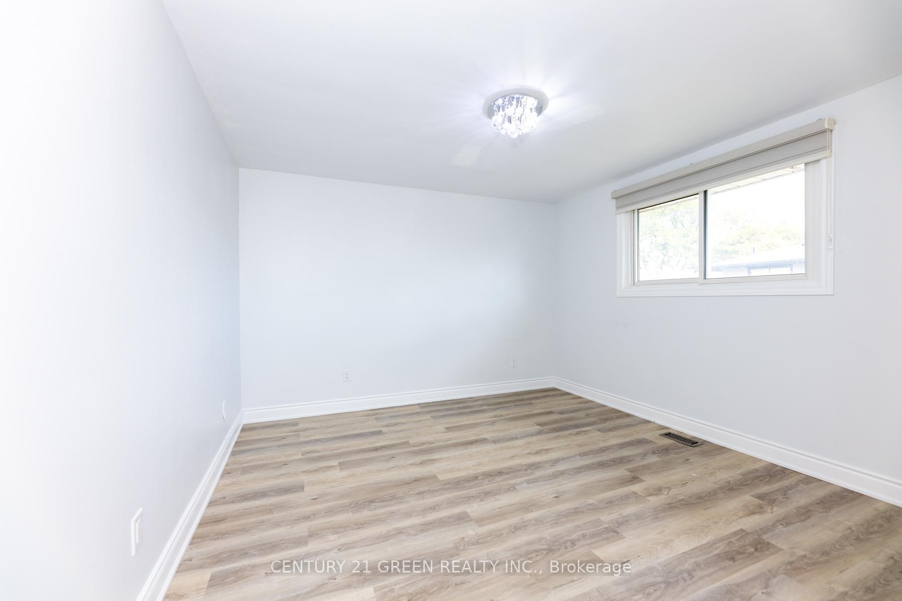Photo 26 of 159 Bow Valley Drive, Hamilton, Riverdale — HOMEH