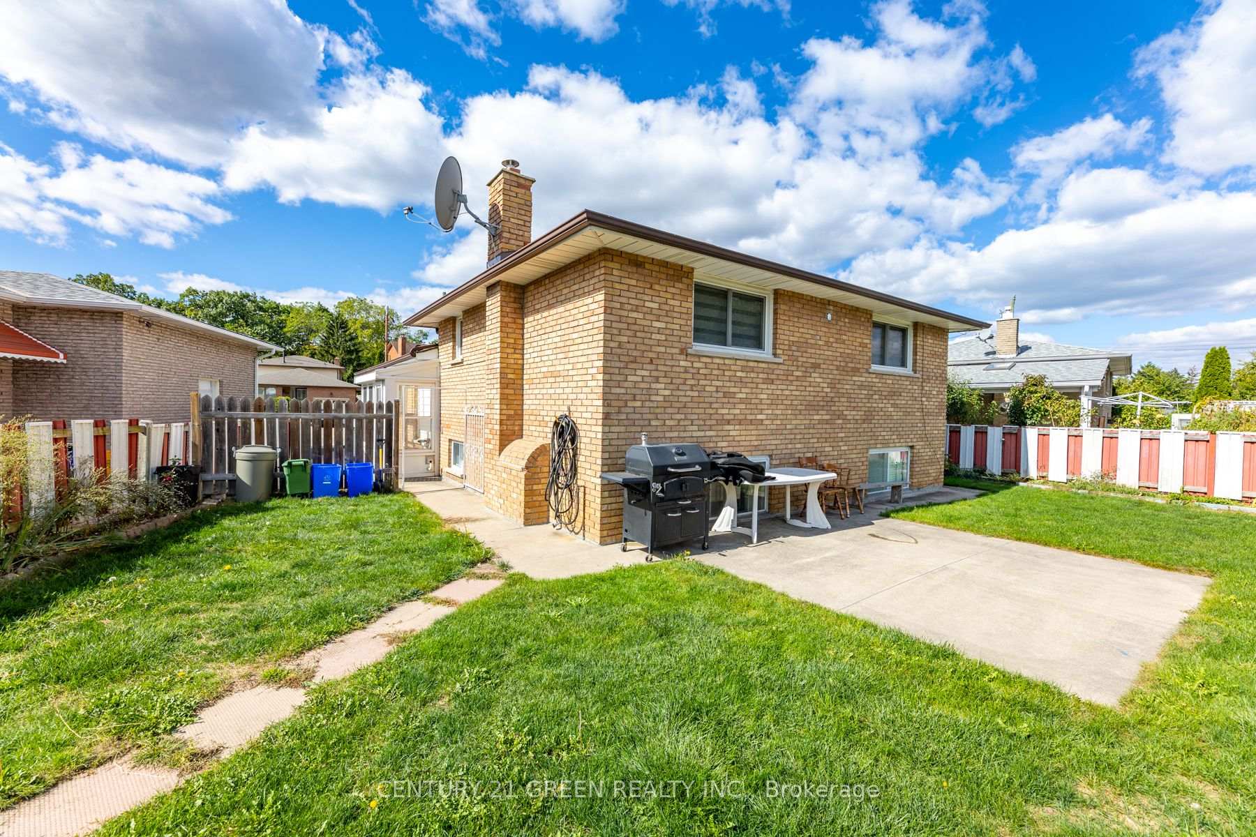 Photo 44 of 159 Bow Valley Drive, Hamilton, Riverdale — HOMEH
