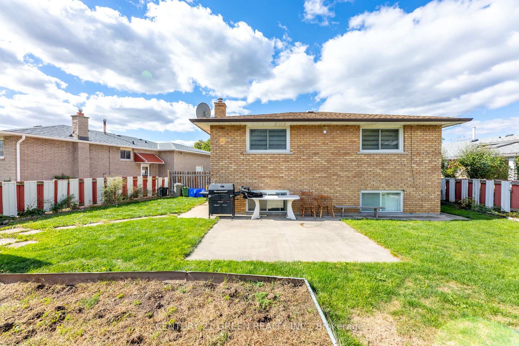 Photo 45 of 159 Bow Valley Drive, Hamilton, Riverdale — HOMEH